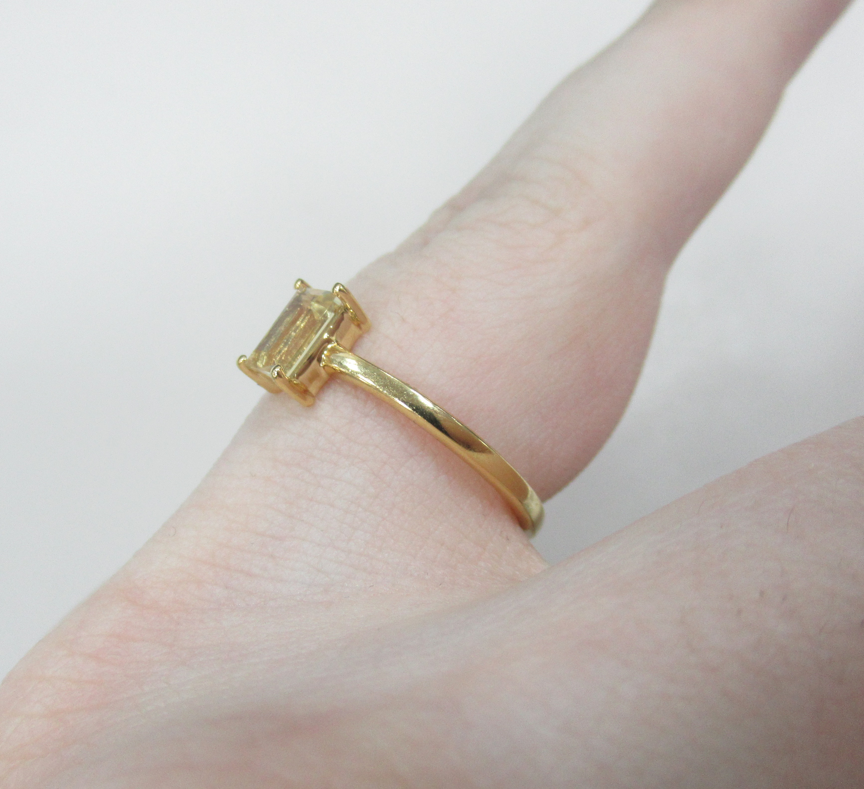 Серебряное кольцо с гелиодором